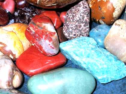 Imágen de piedras de colores